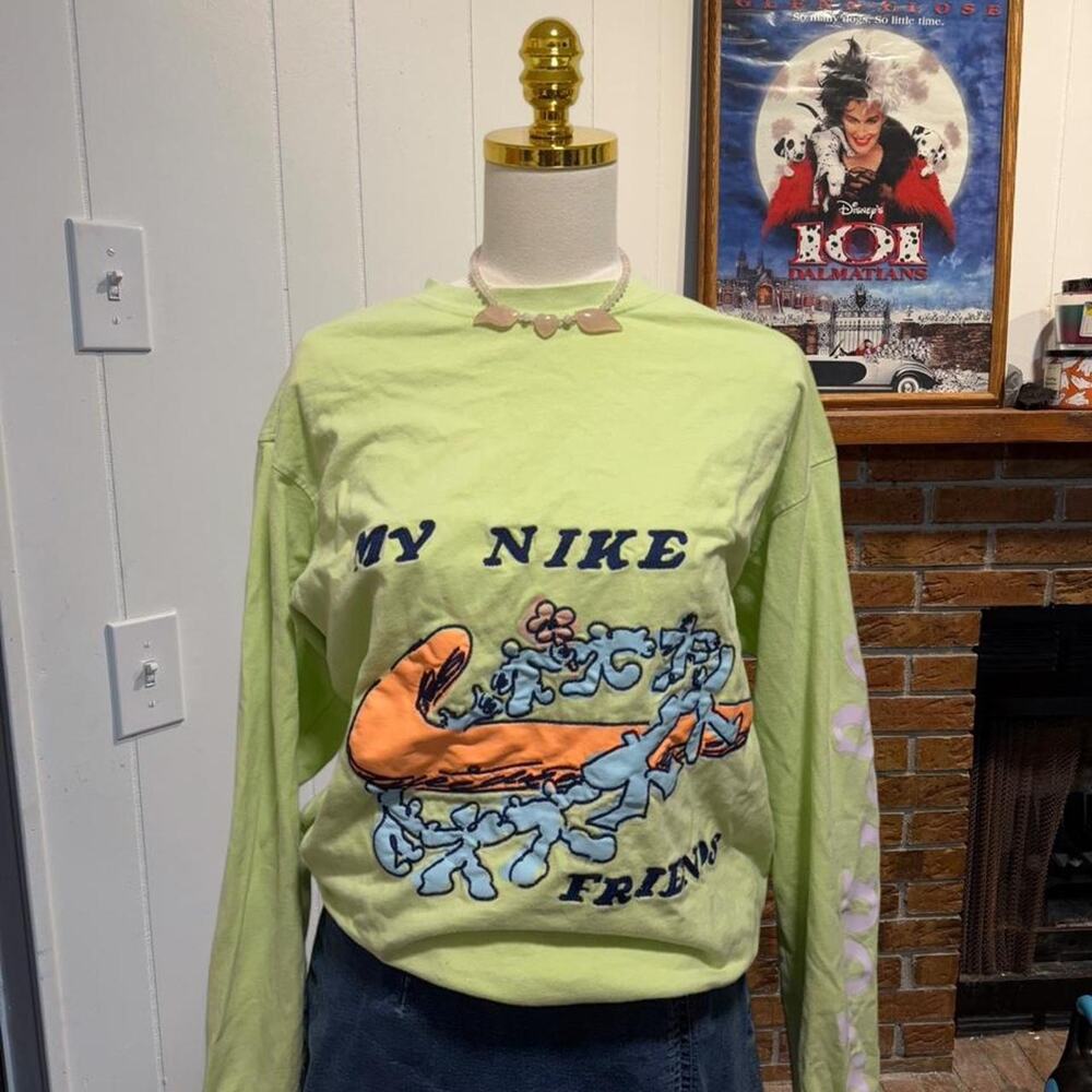 Nike Tee Long Sleeve green “My Nike Friends” graphic tee size large